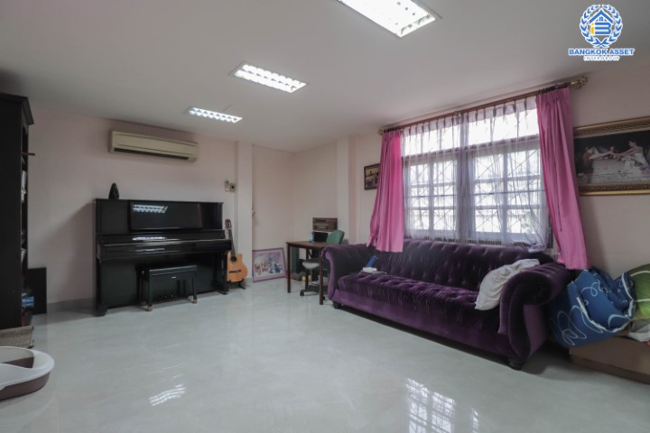 *****บ้านเดี่ยวมือสอง ซ.ประดิษฐ์มนูธรรม7 บนเนื้อที่ 69 ตร.ว. ฟังก์ชัน 4 ห้องนอน 2 ห้องน้ำ จอดรถได้ 2 คัน  บนทำเลเดินทางสะดวก เชื่อมต่อถนนลาดพร้าว และประดิษฐ์มนูธรรม(เลียบทางด่วน) ใกล้รถไฟฟ้าสายสีน้ำเงิน "สถานีลาดพร้าว"